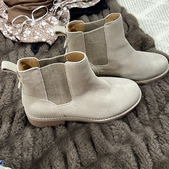 Crown vintage women’s booties - Picture 3 of 8